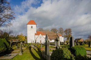 Everlöv kyrka | Church, Skåne, Sweden: Kyrka, kyrktorn, exteriör | Church tower, exterior [2012]Lat: 55.608172N, Long: 13.589917E © Kristian Adolfsson (www.adolfsson.photo)