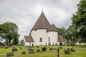 Hagby rundkyrka | Round church, Småland, Sverige | Sweden: Exterior | Exteriör | Aussenansicht [2019]<br>Lat: 56.554534N, Long: 16.176654E Copyright © Kristian Adolfsson / www.adolfsson.photo