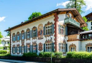 Lüftlmalerei (Fassadenmalerei) Marie-Mattfeld-Haus, Ettaler Strasse 41, Oberammergau, Bavaria | Bayern, Germany | Deutschland | Tyskland [2018] www.architecturephotography.nuLat: 47.591912N, Long: 11.069161E Copyright © Kristian Adolfsson: www.adolfsson.photo