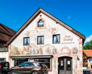 Lüftlmalerei (Fassadenmalerei) at Pfarrgasse, Oberammergau, Bavaria | Bayern, Germany | Deutschland | Tyskland [2018] www.architecturephotography.nuLat: 47.596610N, Long: 11.065290E Copyright © Kristian Adolfsson: www.adolfsson.photo